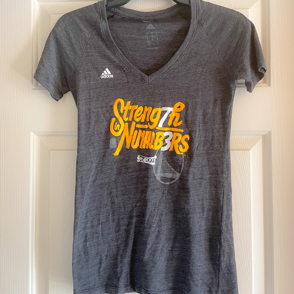 Golden State Warriors ‘strength in numbers 73’ playoffs tshirt in grey S